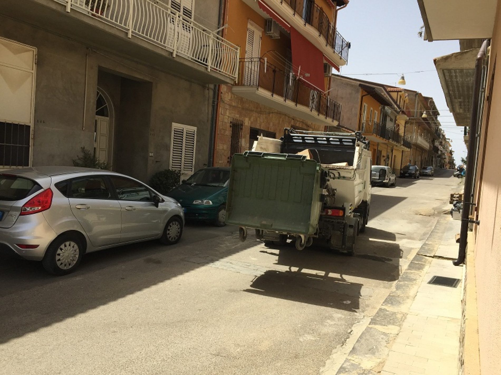 Barrafranca. Operatori ecologici aspettano ancora due mensilità