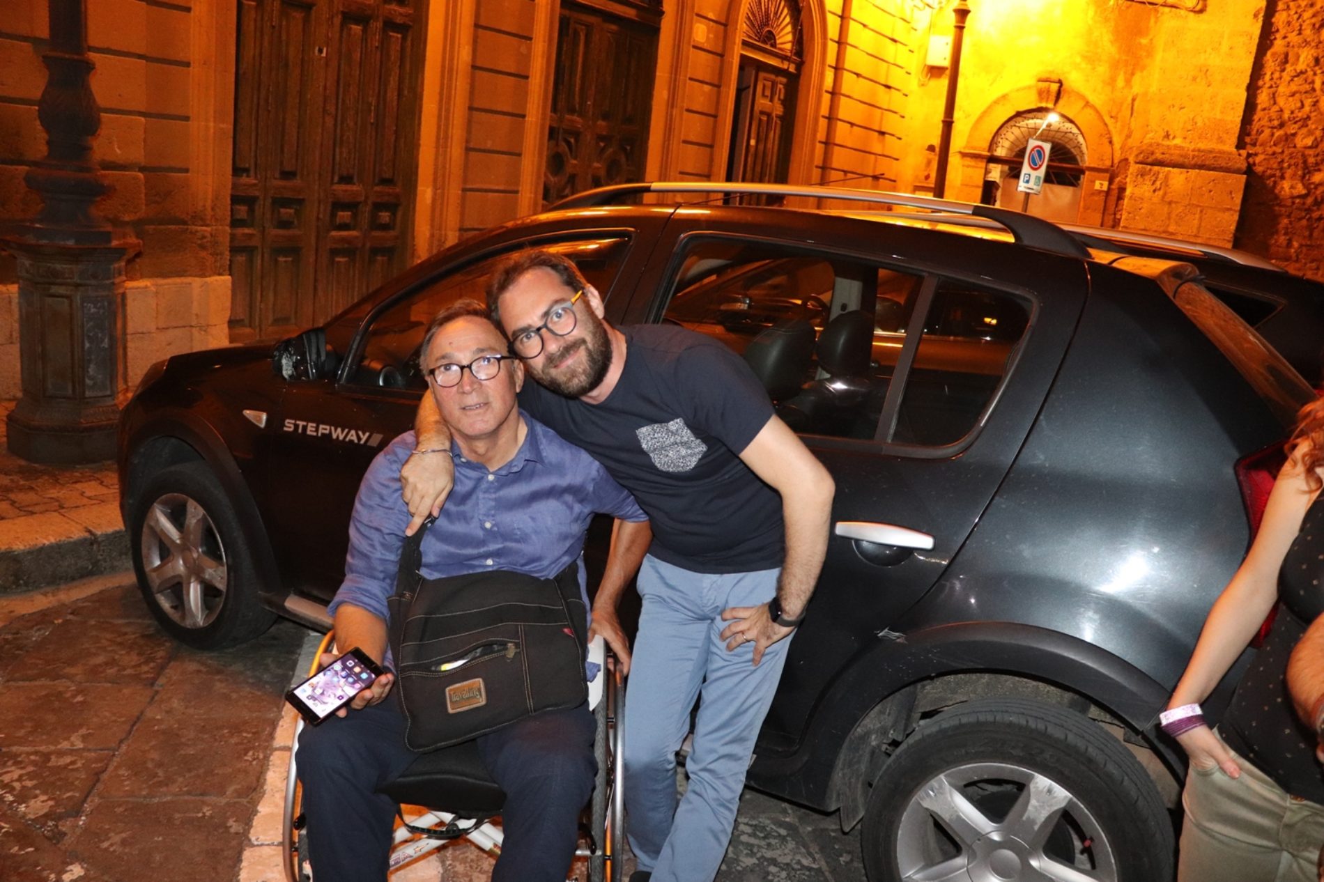 Pietraperzia. Piazza Vittorio Emanuele stracolma per il concerto di Mario Incudine