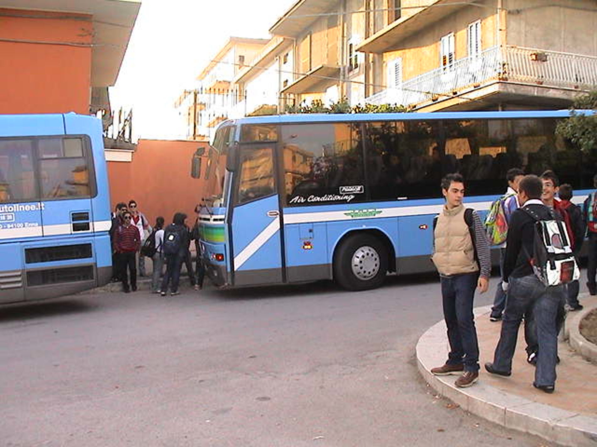 PIETRAPERZIA. Risolto il problema abbonamenti per gli studenti pendolari. Abbonamenti gratuiti per gli stessi.