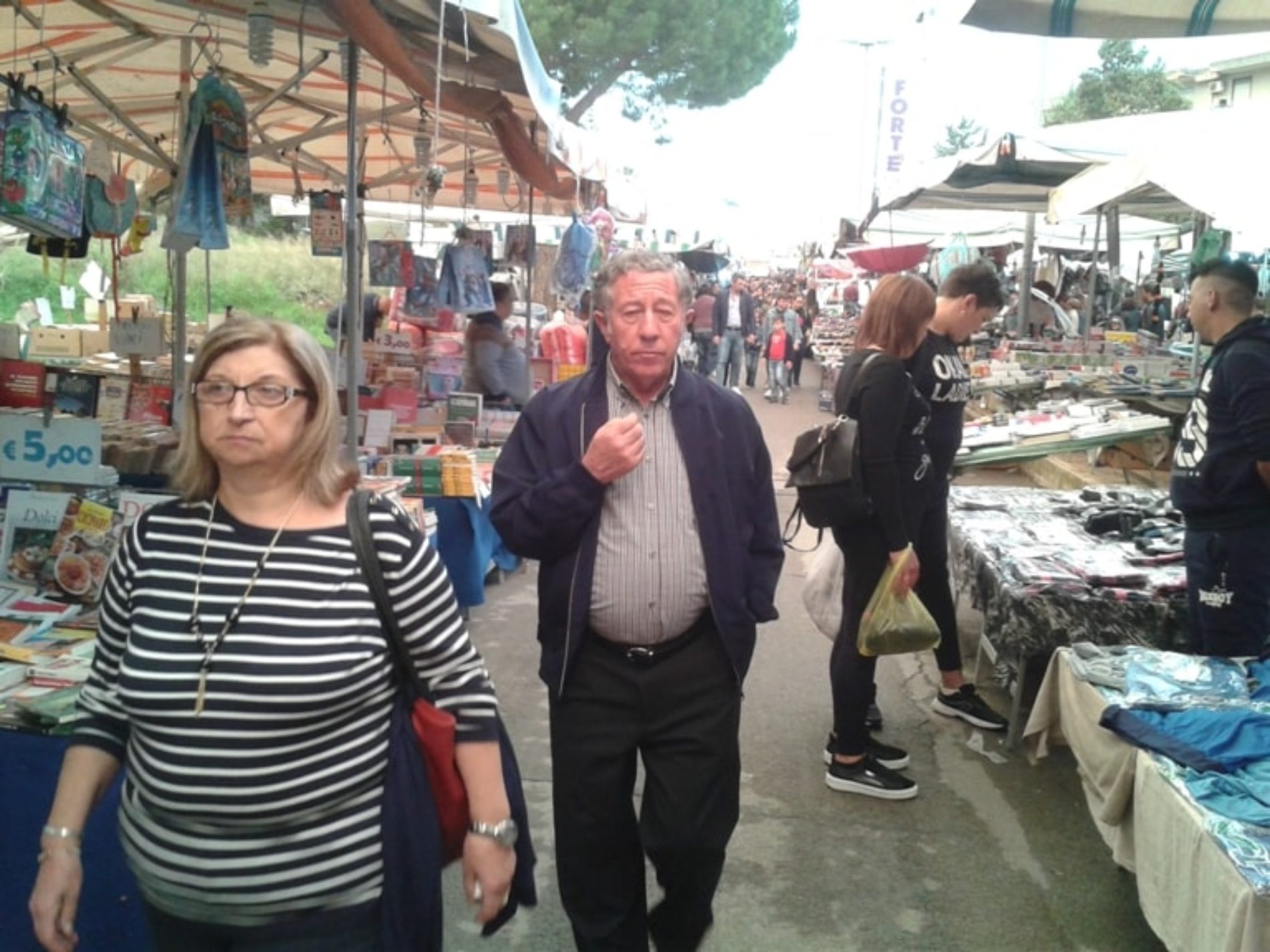 PIETRAPERZIA. Molta gente alla Fiera del Rosario. 
