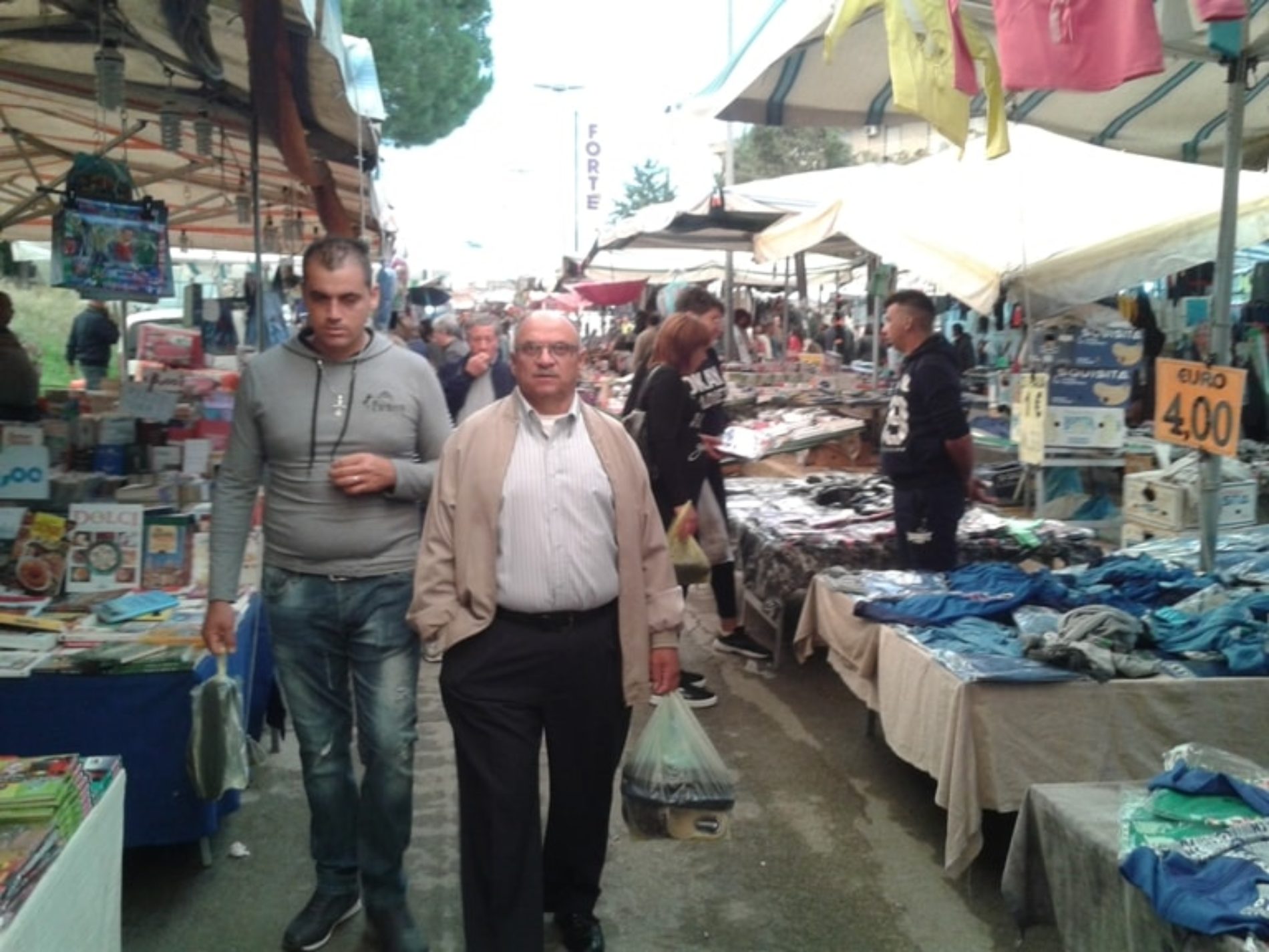 PIETRAPERZIA. Molta gente alla Fiera del Rosario. 