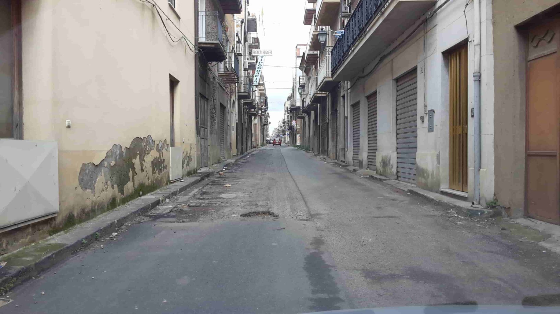 Barrafranca. Anche le strade in pericoloso dissesto, a quando la manutenzione?