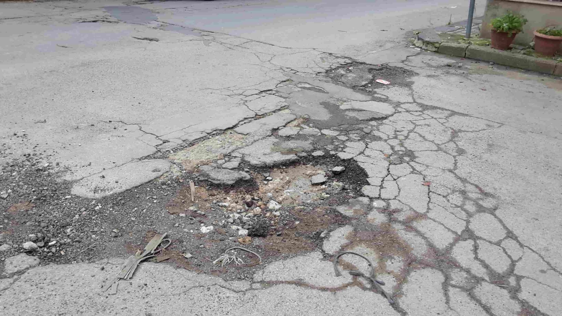 Barrafranca. Anche le strade in pericoloso dissesto, a quando la manutenzione?