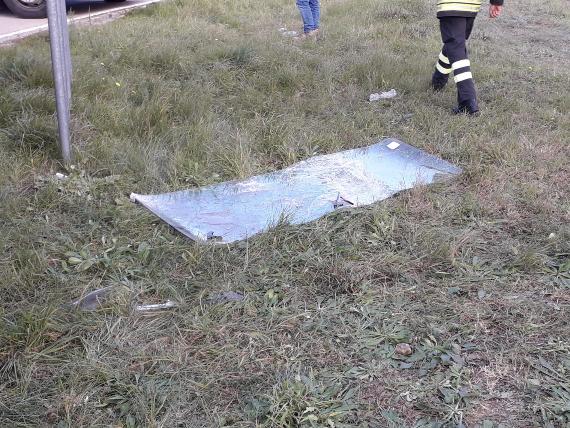 PIETRAPERZIA. Spettacolare incidente stradale nella tarda mattinata. Due feriti.