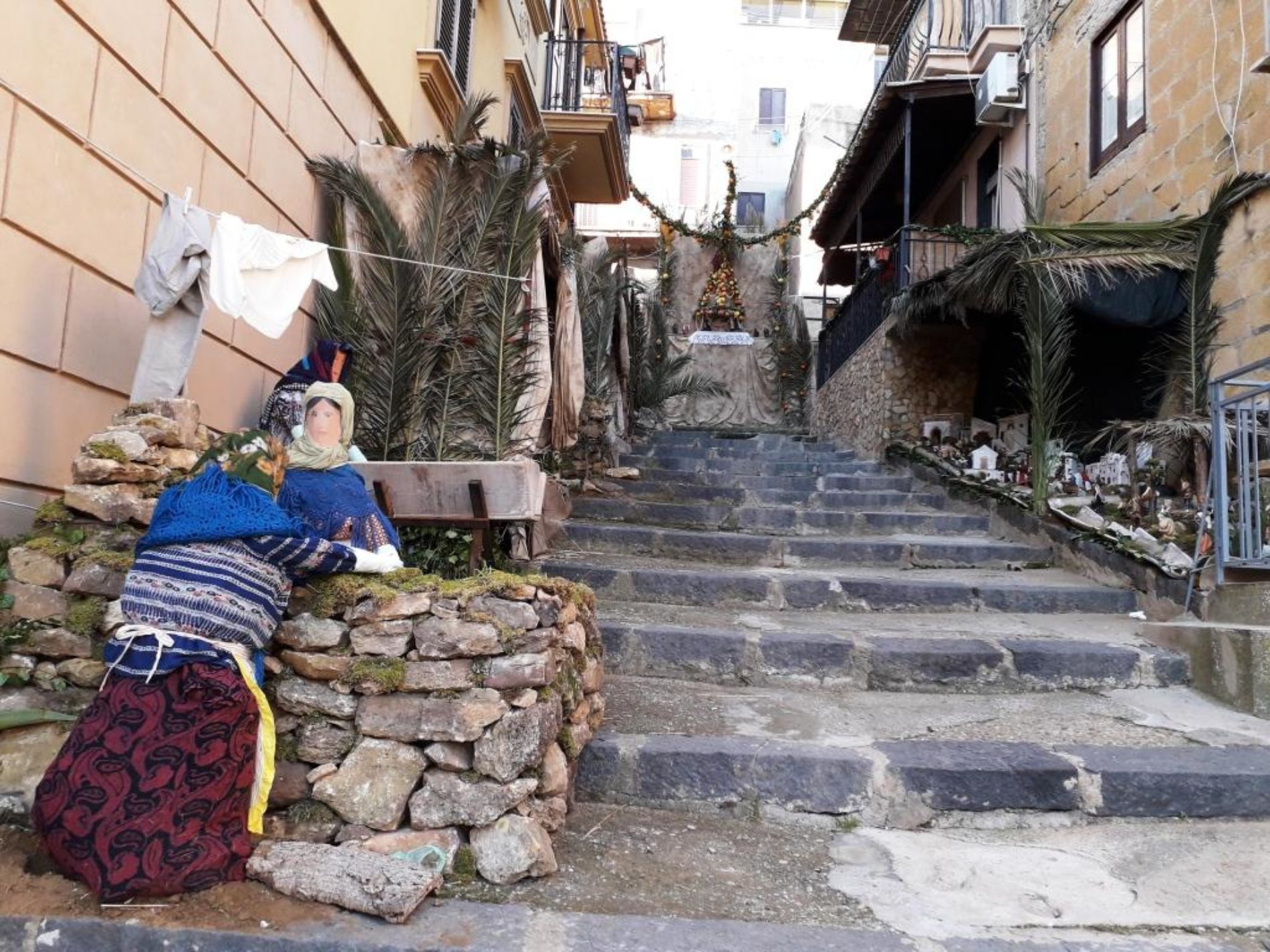 PIETRAPERZIA. Alla discesa Leone presepe vivente con alunni dell’Infanzia.