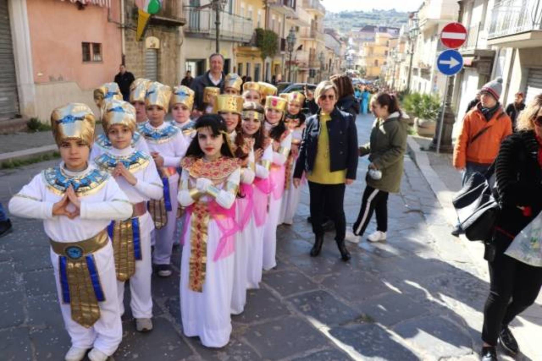 Pietraperzia. Carnevale 2019: gioia ed allegria alla sfilata delle scolaresche cittadine.