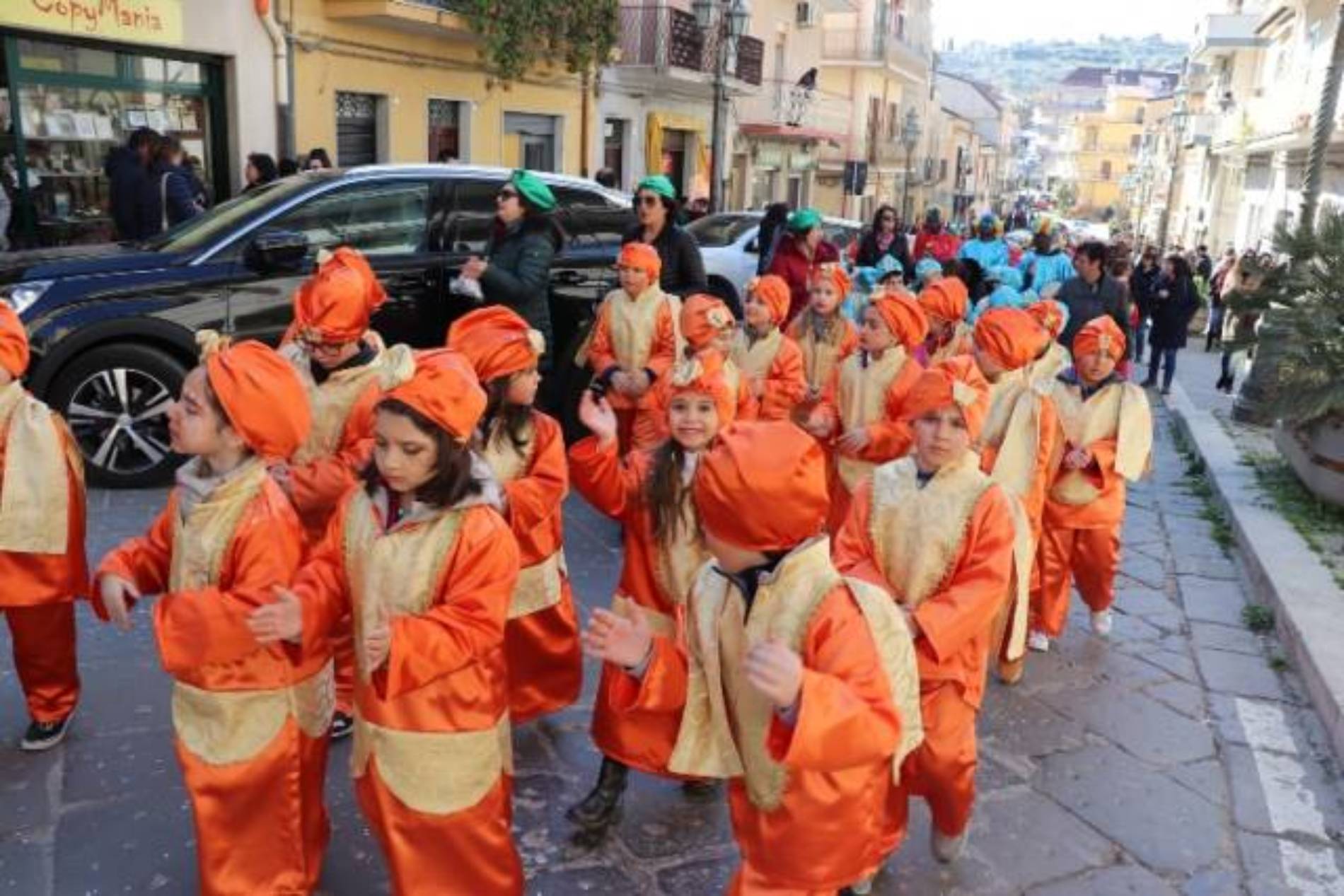Pietraperzia. Carnevale 2019: gioia ed allegria alla sfilata delle scolaresche cittadine.