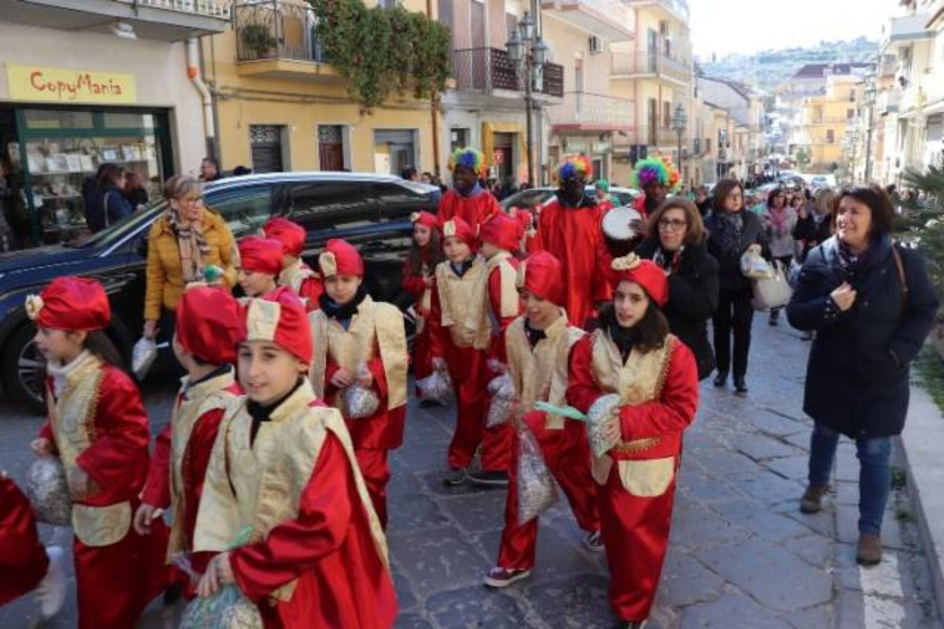 Pietraperzia. Carnevale 2019: gioia ed allegria alla sfilata delle scolaresche cittadine.