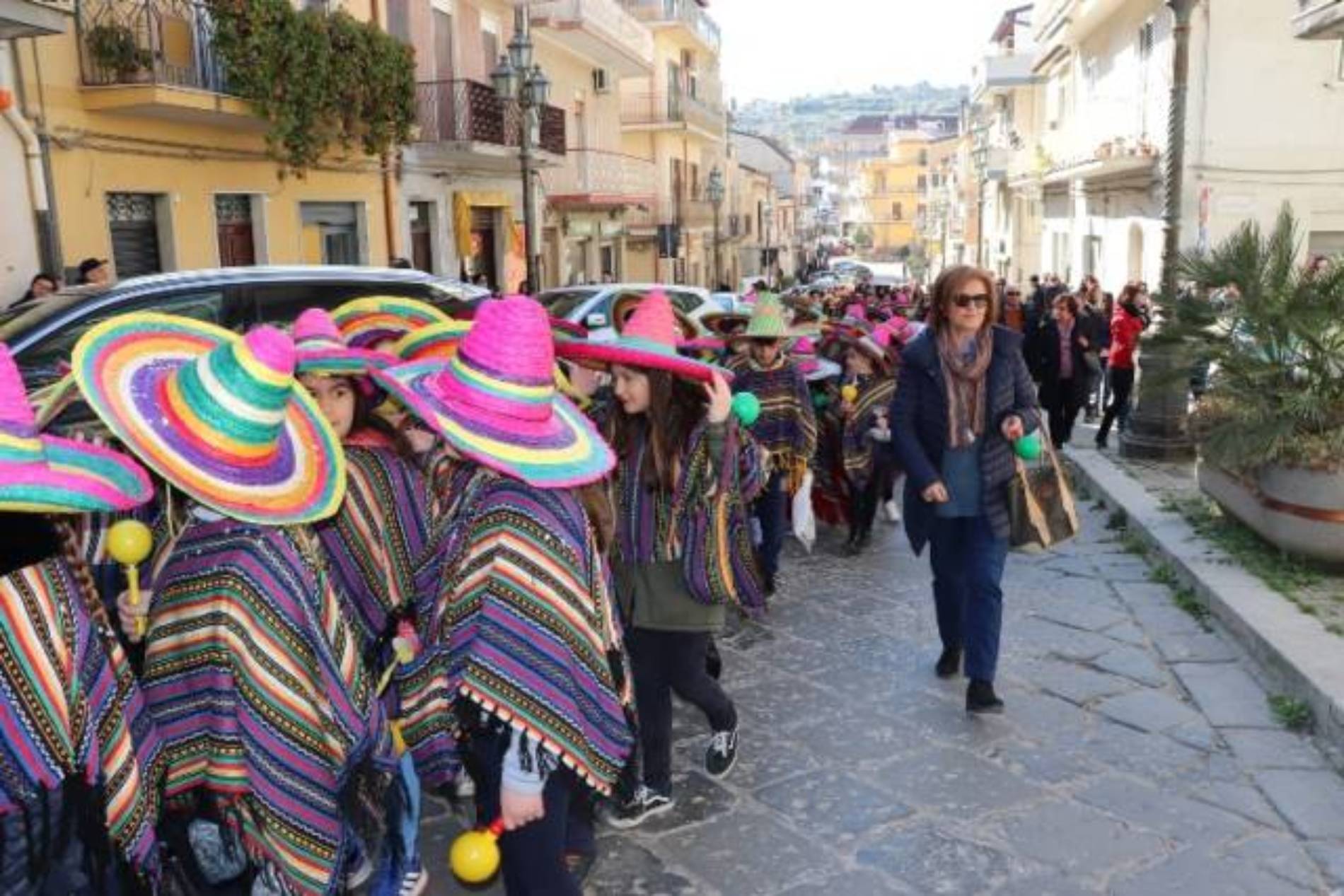 Pietraperzia. Carnevale 2019: gioia ed allegria alla sfilata delle scolaresche cittadine.