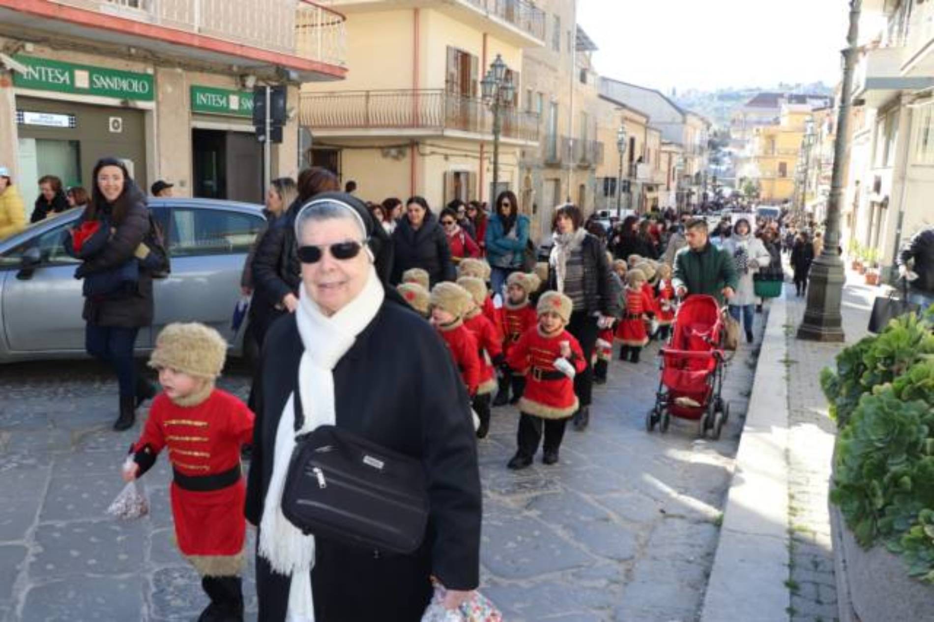 Pietraperzia. Carnevale 2019: gioia ed allegria alla sfilata delle scolaresche cittadine.