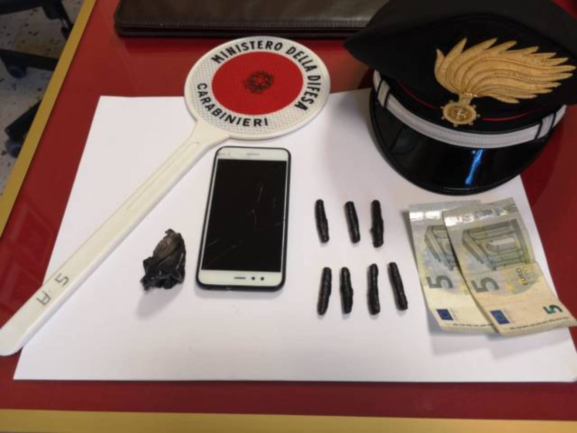 ENNA. Carabinieri arrestano giovane nigeriano per spaccio di marijuana.