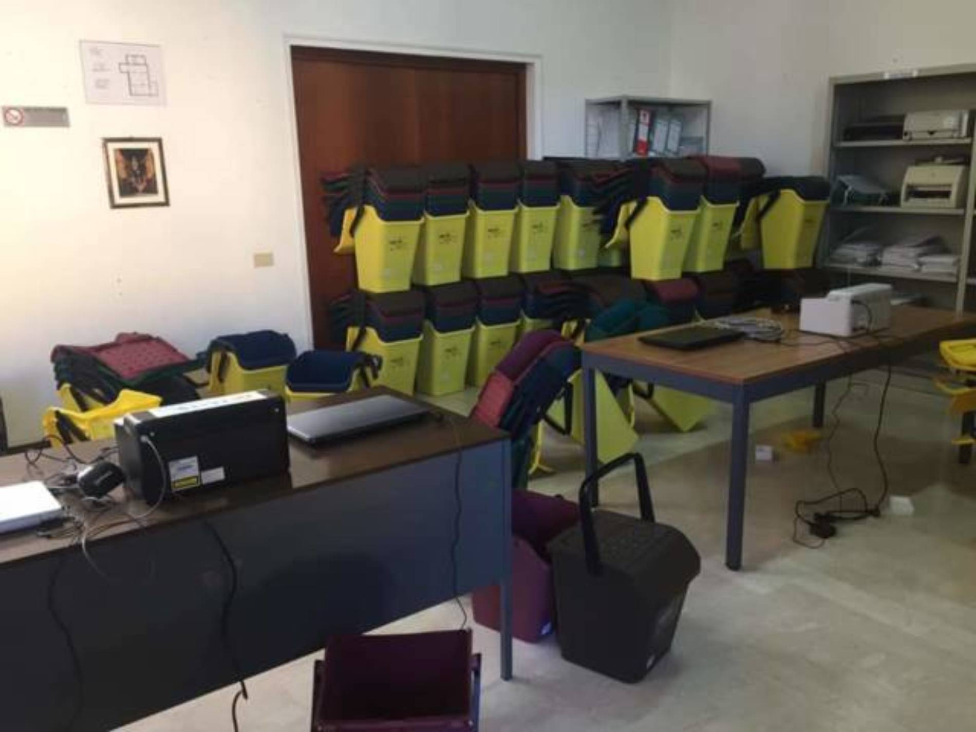 Barrafranca. Raccolta differenziata. Continua la distribuzione dei contenitori in vista dell’avvio del servizio “porta a porta”.