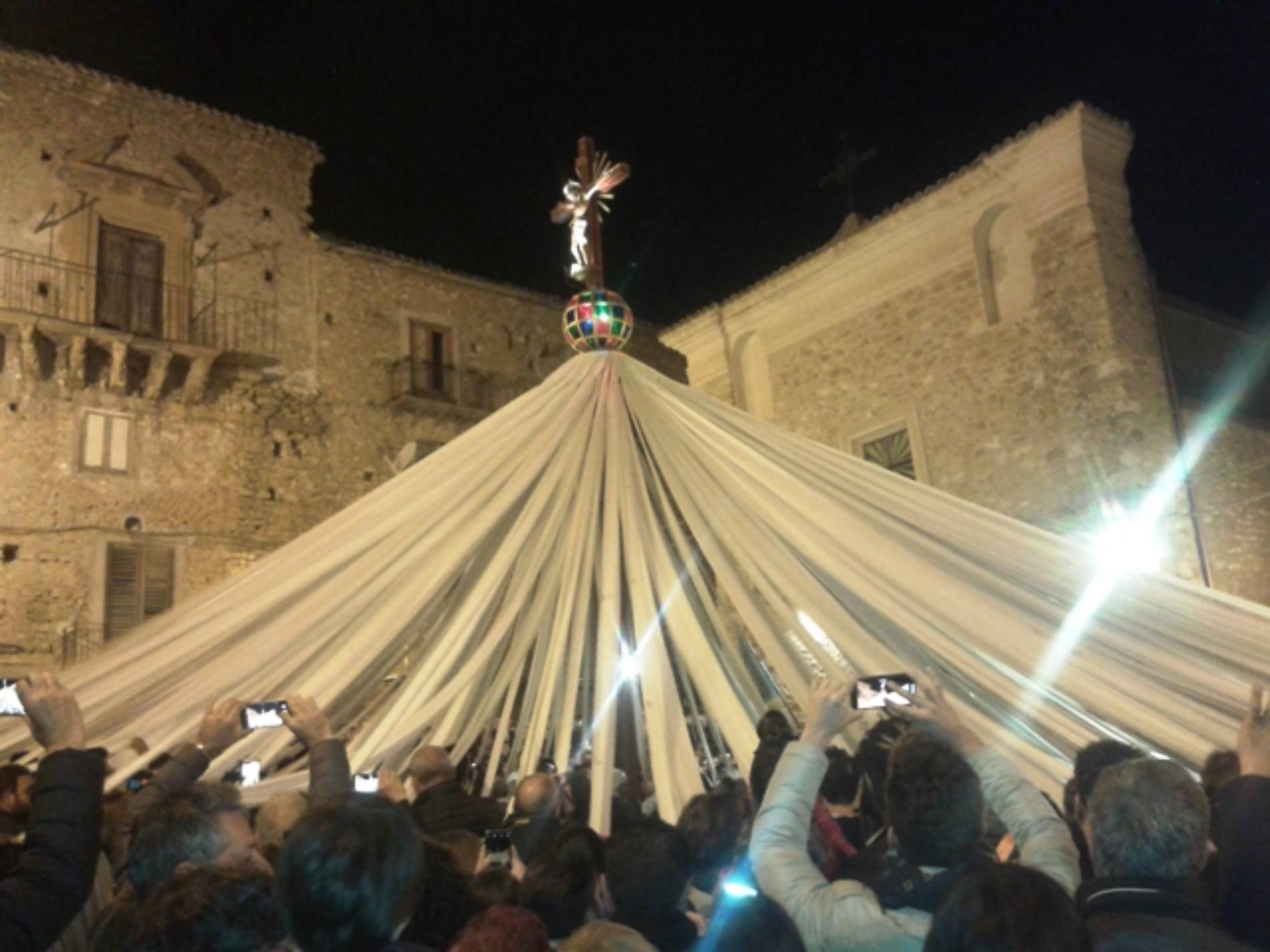 PIETRAPERZIA. Fede e devozione per “Lu Signuri di Li Fasci” del Venerdì Santo.