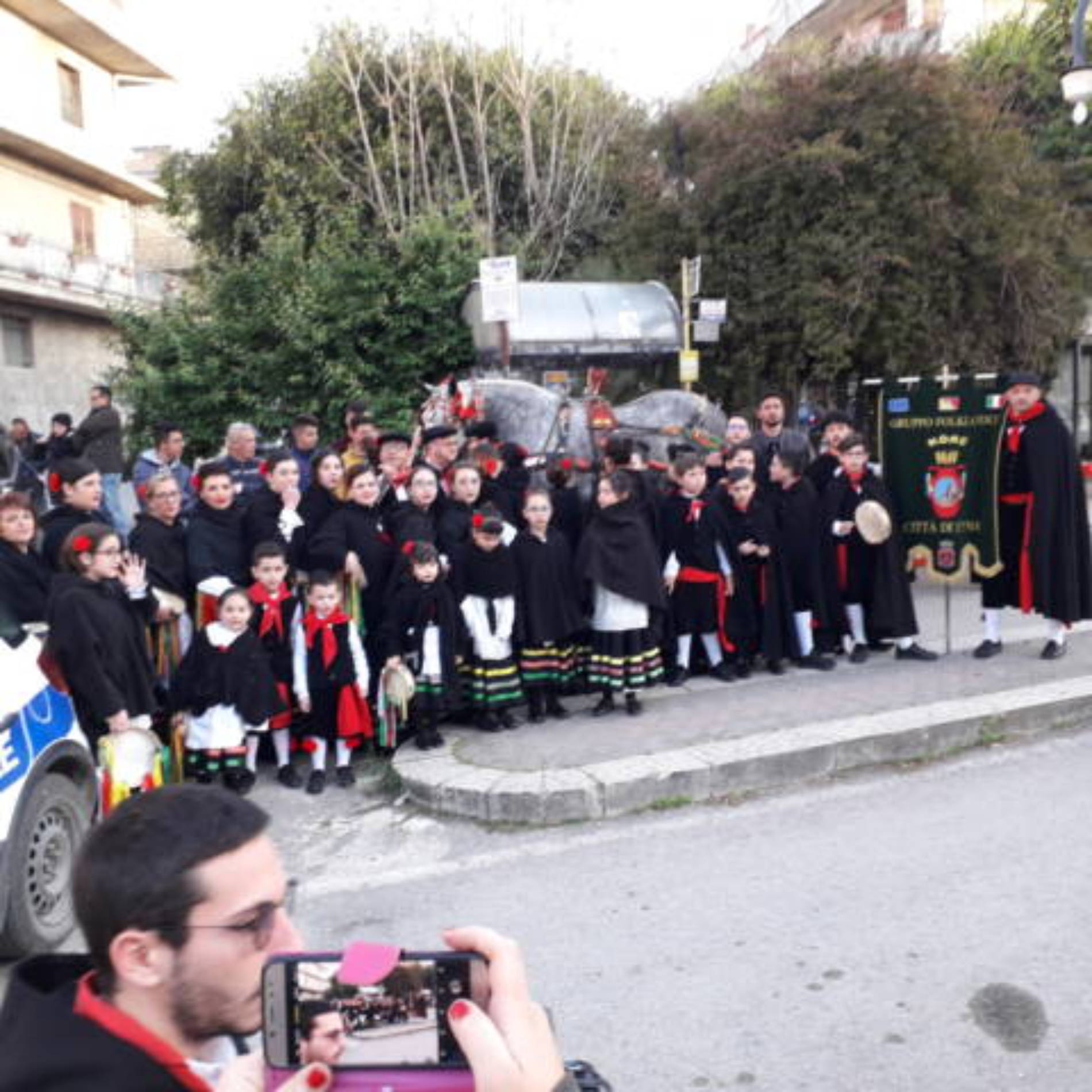 PIETRAPERZIA. Notevole successo per il gruppo folk “Kore” di Enna