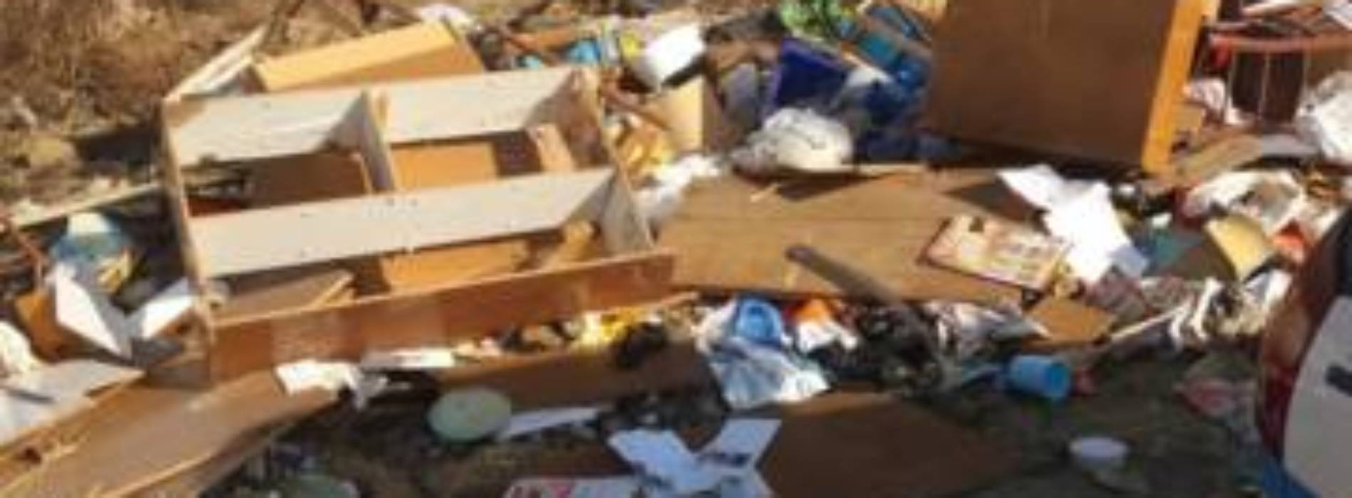 Tessera e libretto postale trovati tra i rifiuti, discariche abusive elevate 38 sanzioni amministrative