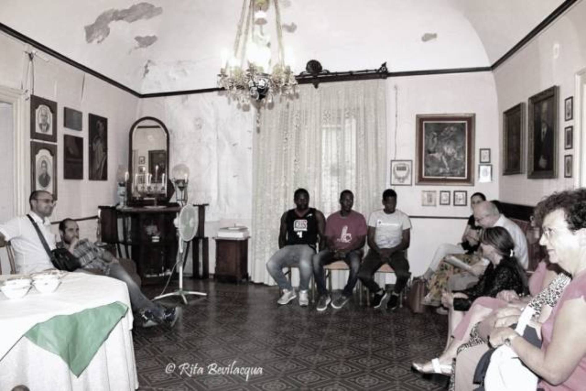Il Salotto artistico-letterario “Civico 49” incontra culturalmente alcuni giovani immigrati ospitati al CAS di Barrafranca