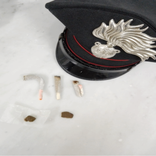 BARRAFRANCA PIETRAPERZIA PIAZZA ARMERINA. Serrati controlli dai carabinieri. Segnalati alla prefettura due barresi per droga. Denunciato un automobilista pietrino per guida in stato di ebbrezza.