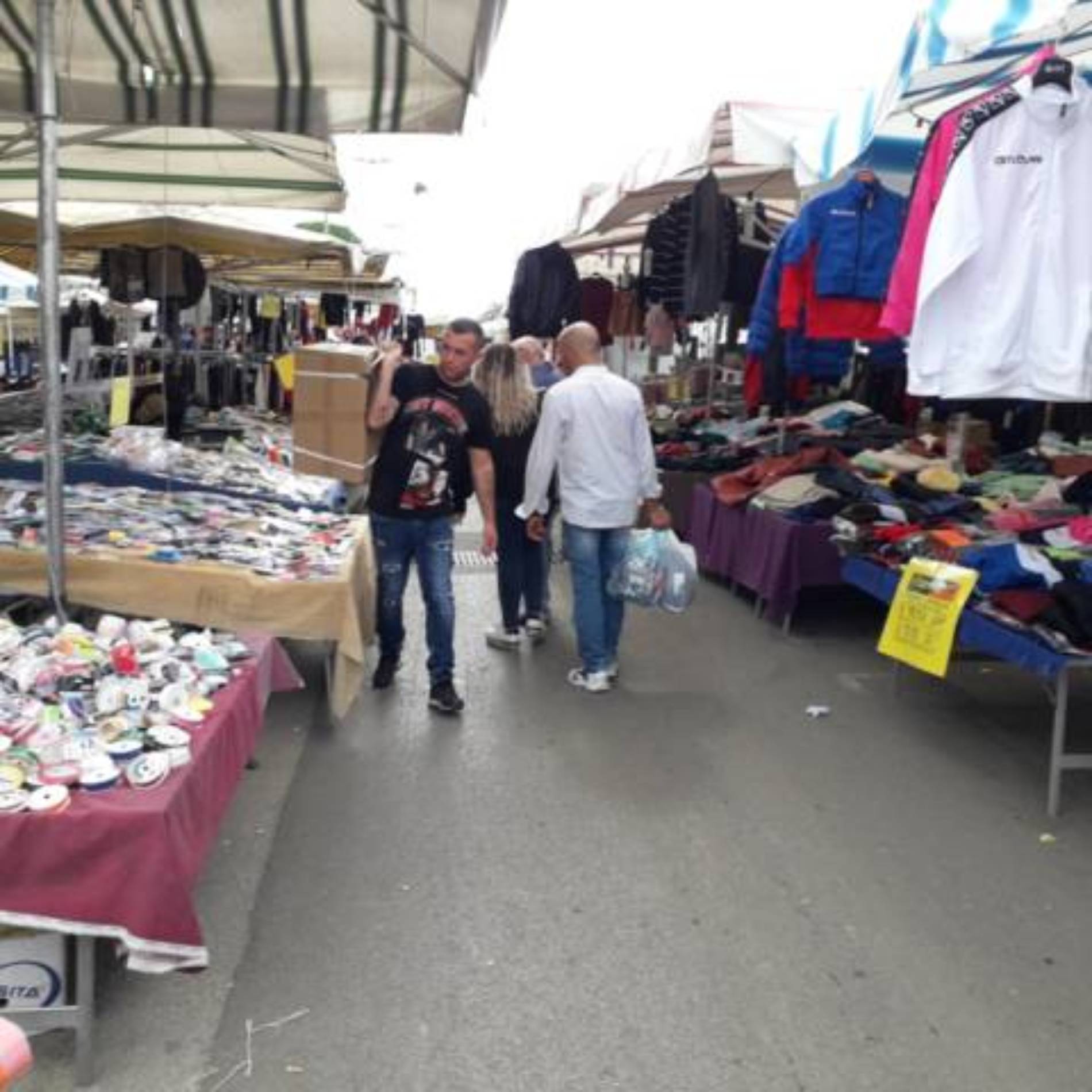 PIETRAPERZIA. Grande folla e notevole successo per la fiera del Rosario 2019. Oltre duecento bancarelle “in esposizione”.