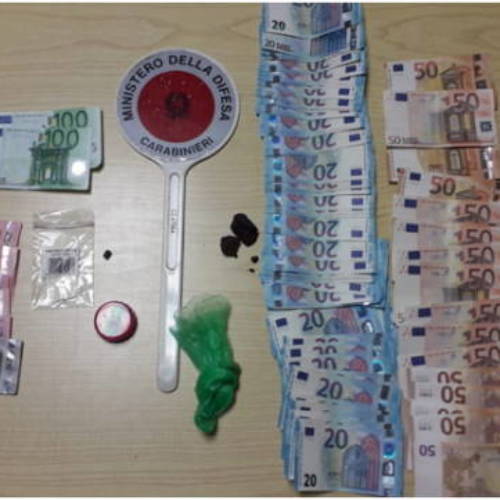 ENNA. A spasso con tremila euro e undici grammi di hashish. Ventiquattrenne denunciato dai carabinieri.