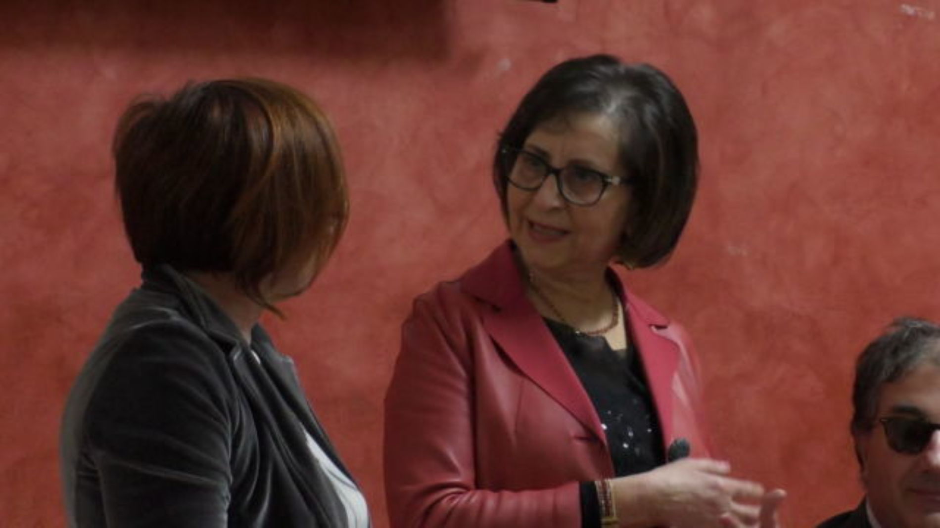 Barrafranca. VIDEO Donati i libri del prof. Pino Giunta e del prof. Carlo Flammà alla biblioteca comunale