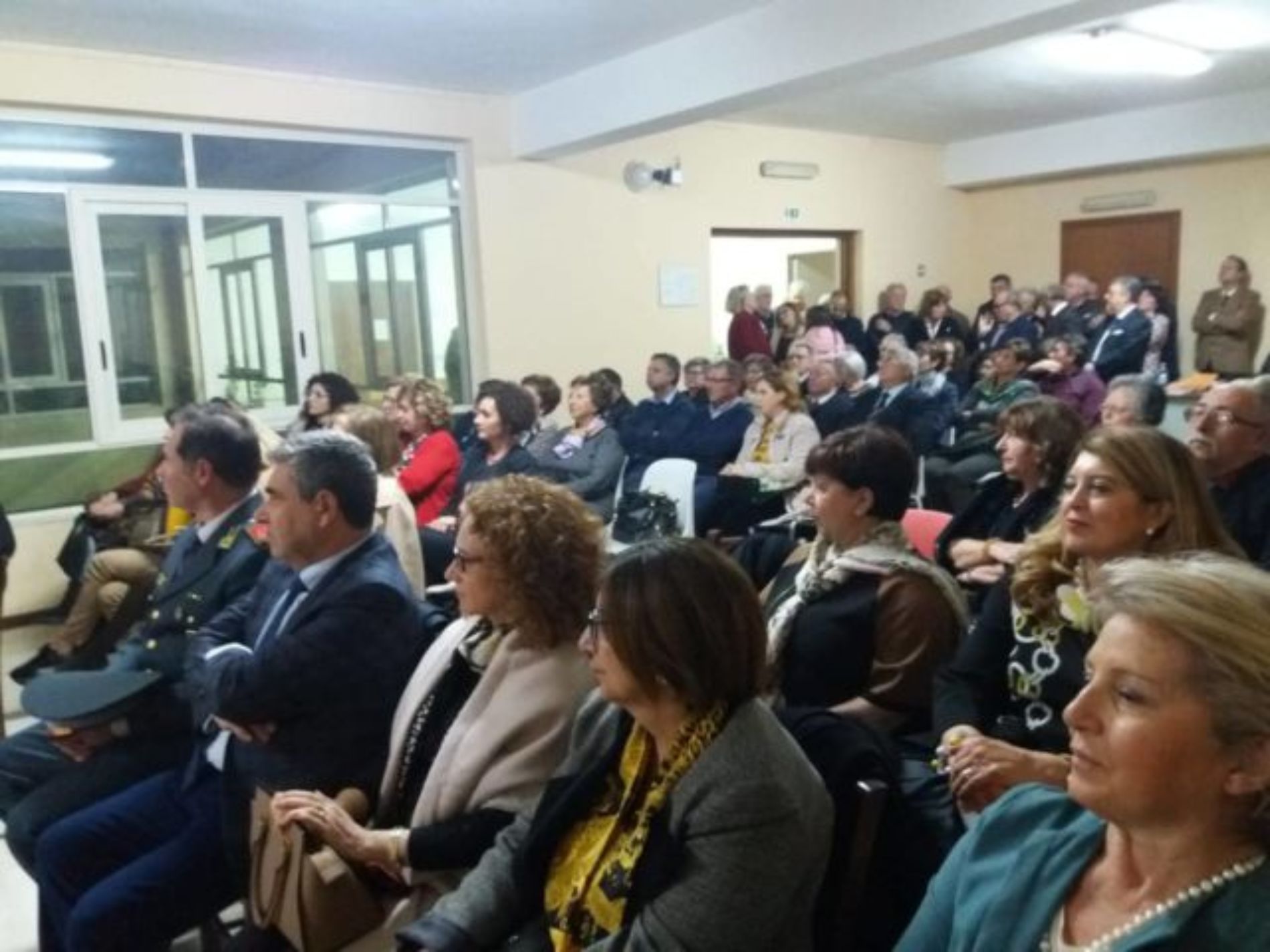 BARRAFRANCA. Notevole interesse e sala stracolma per la conferenza “Salute, Benessere e Legalità”.