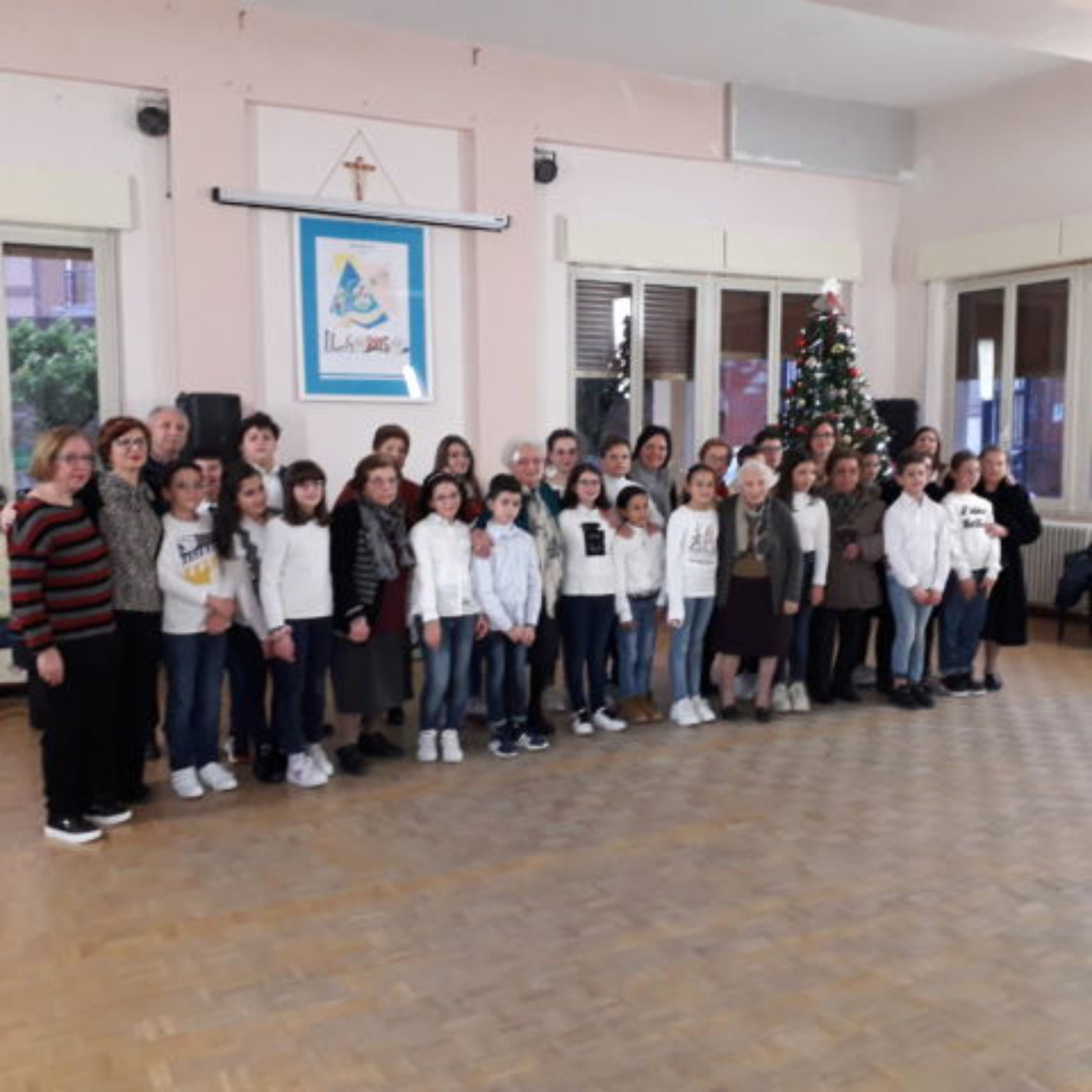 BARRAFRANCA. Alunni di scuola primaria in visita nella casa per anziani “Il Sorriso” di viale Signore Ritrovato