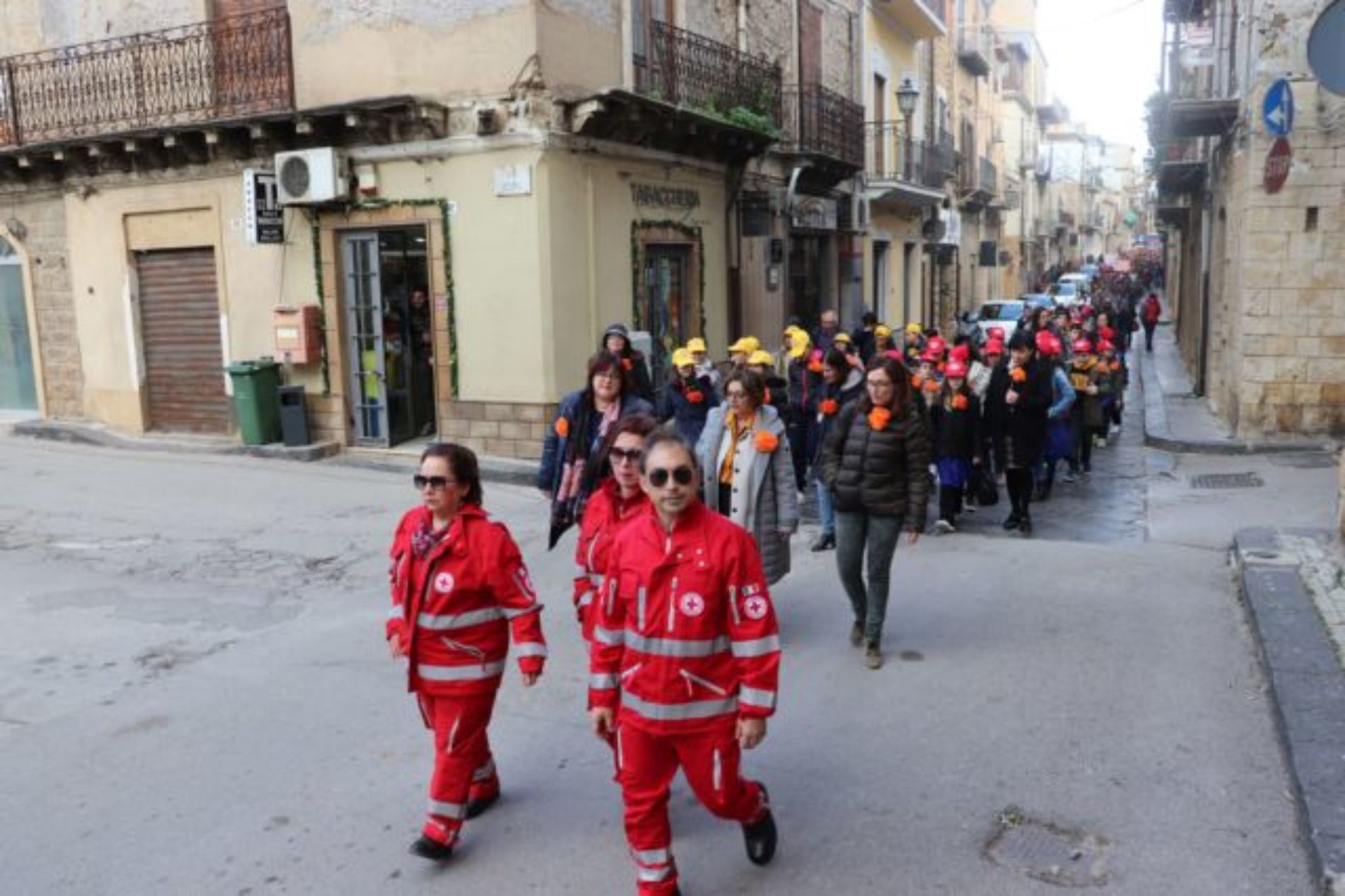 BARRAFRANCA.  Le scuole cittadine e numerose autorità per “Orange The Word. Un fiore arancione contro la violenza di genere”. 