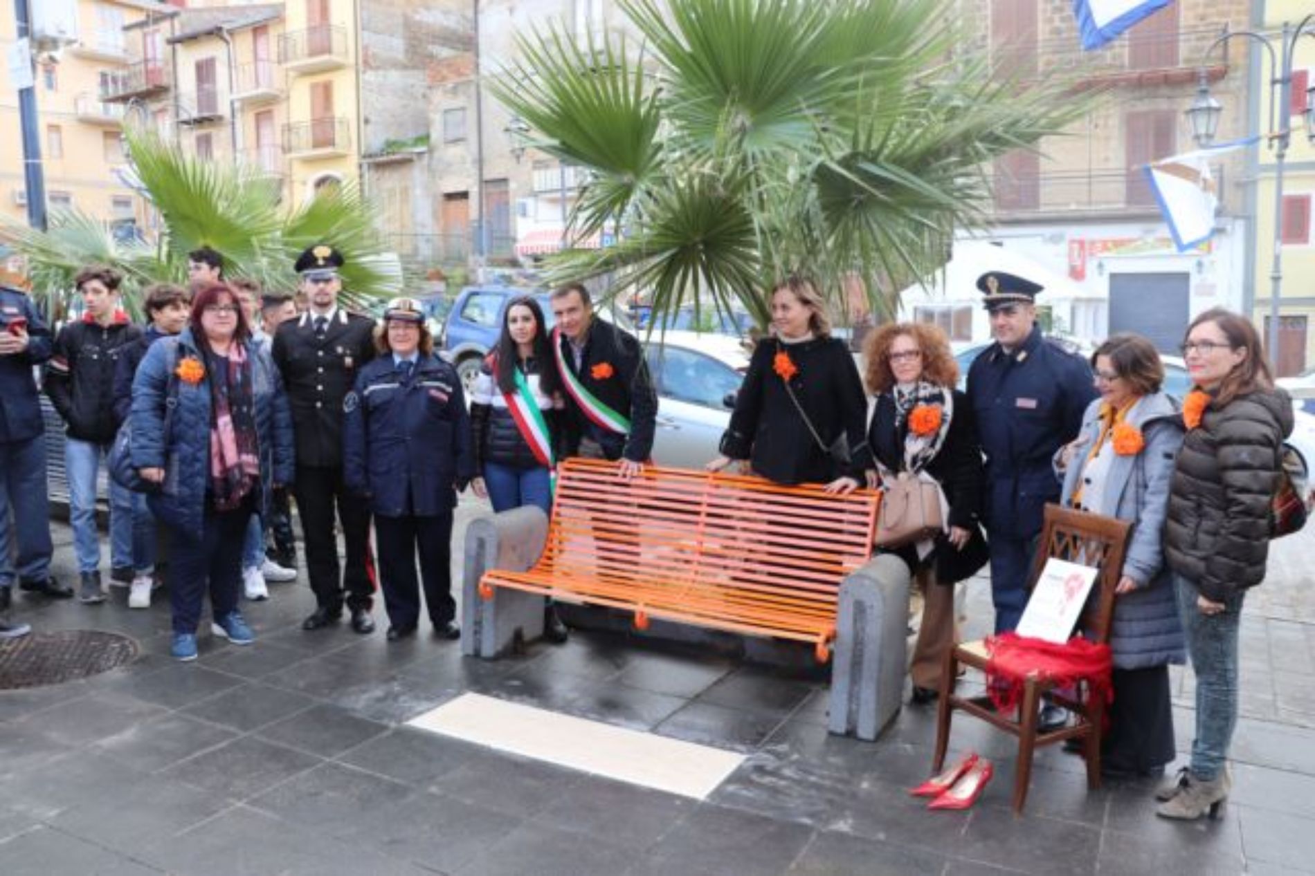 BARRAFRANCA.  Le scuole cittadine e numerose autorità per “Orange The Word. Un fiore arancione contro la violenza di genere”. 