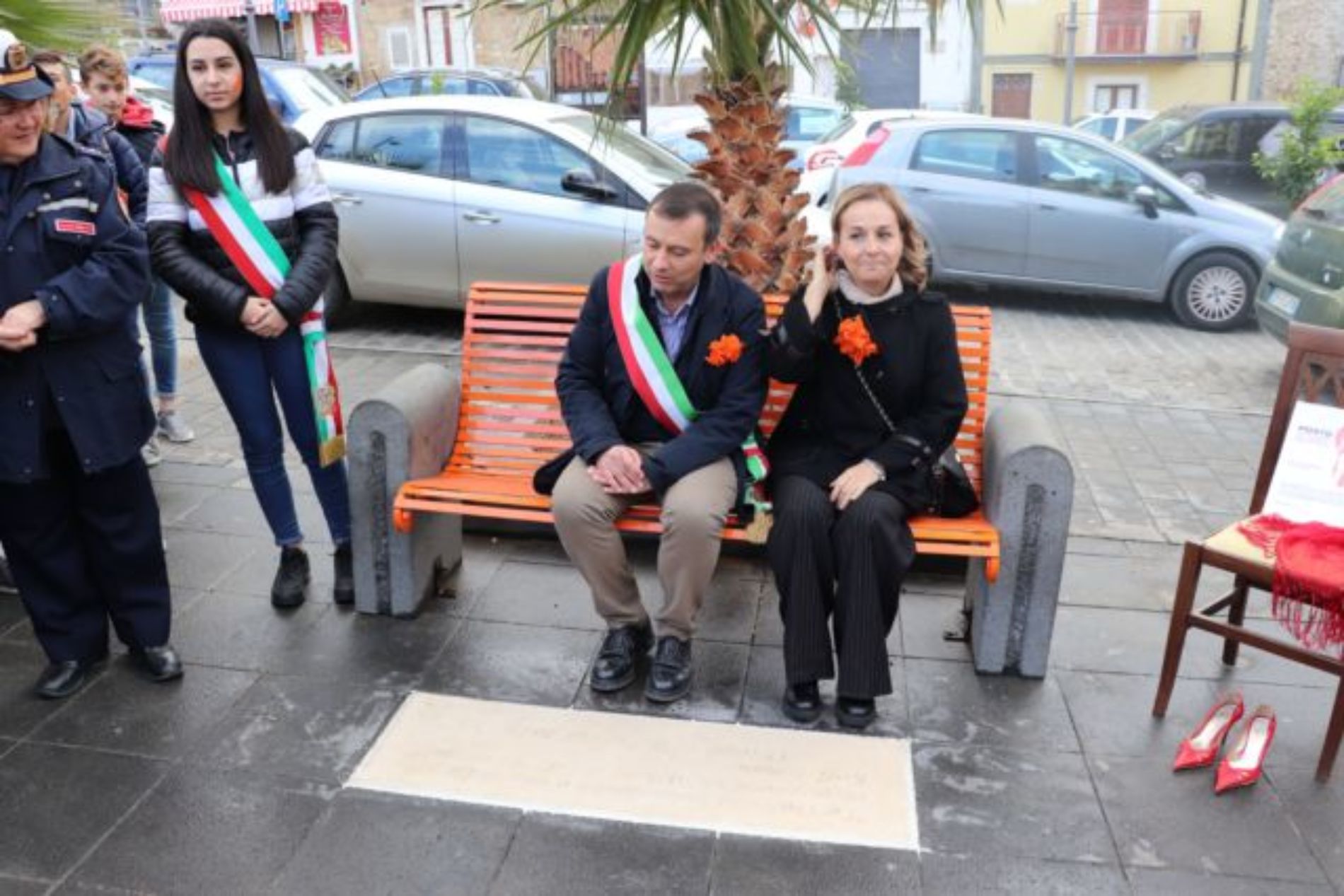 BARRAFRANCA.  Le scuole cittadine e numerose autorità per “Orange The Word. Un fiore arancione contro la violenza di genere”. 