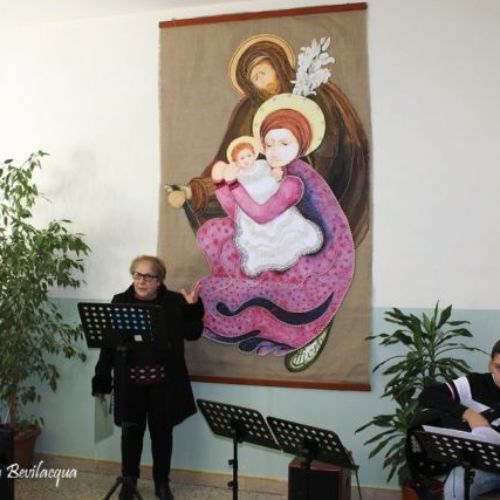 L’artista barrese Maria Costa dona al plesso Verga l’opera “Santa Famiglia- La potenza dell’intercessione”
