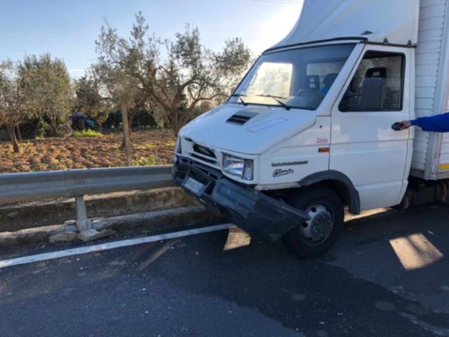 PIETRAPERZIA.  Incidente stradale sulla statale 191 Pietraperzia Barrafranca. Danni solo agli automezzi. 