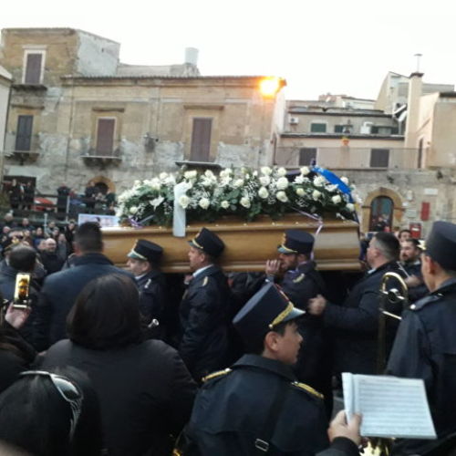 PIETRAPERZIA. Profonda commozione ai funerali di Giuseppe Tramontana.