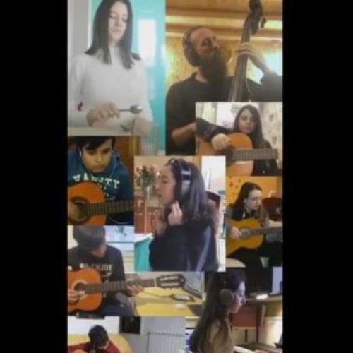 VIDEO.Un gruppo di alunni della Don Milani divisi ma uniti dalla musica, grazie al prof Pantusa