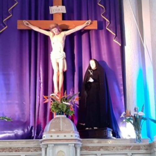 Ai piedi della Croce l’Addolorata madre di Cristo