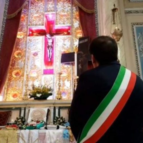Svelamento del Crocifisso e l’atto di affidamento del Sindaco Fabio Accardi