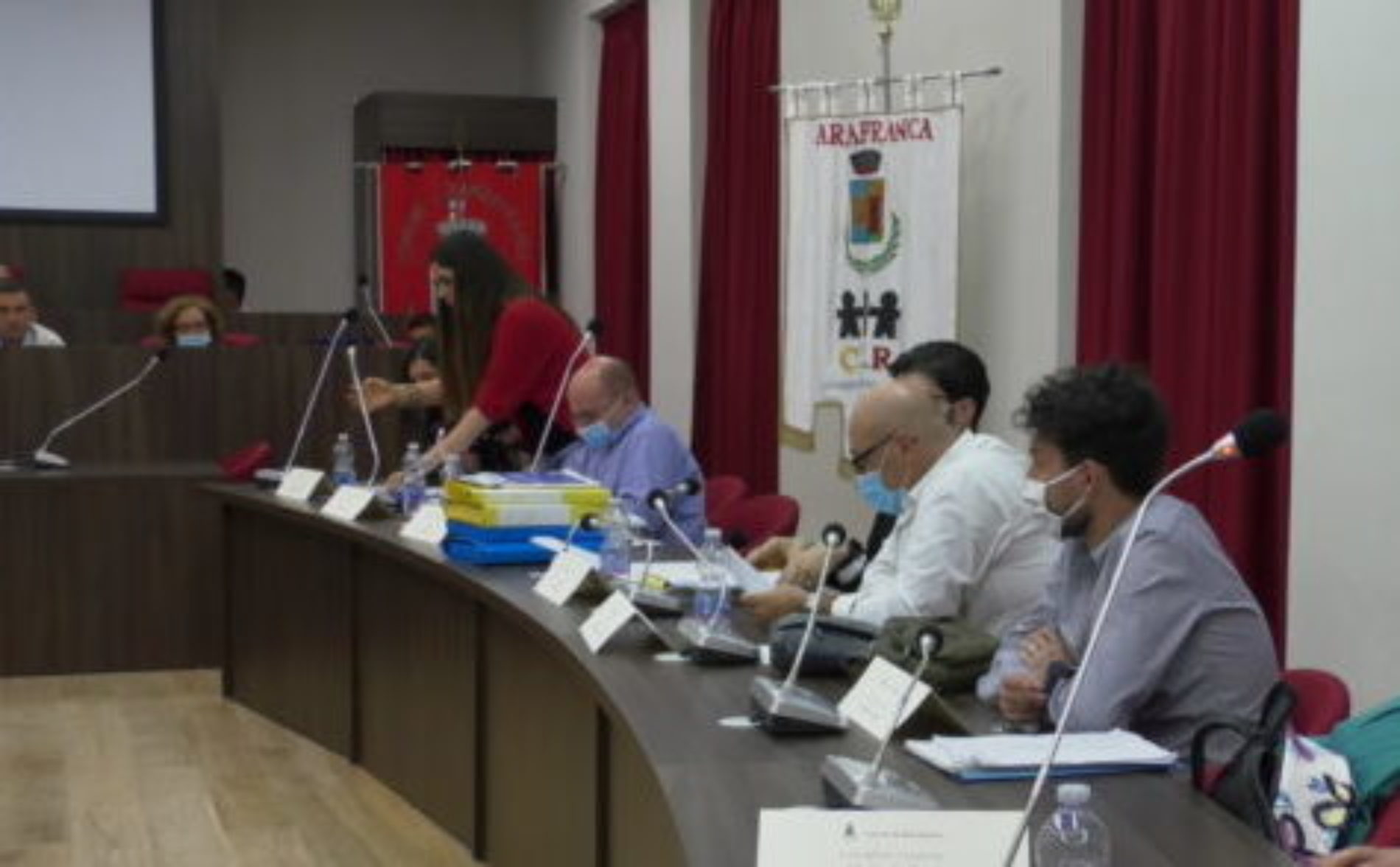 Barrafranca. Le opposizioni “Chiediamo le dimissioni del Sindaco Accardi e di tutto l’intero Consiglio comunale”