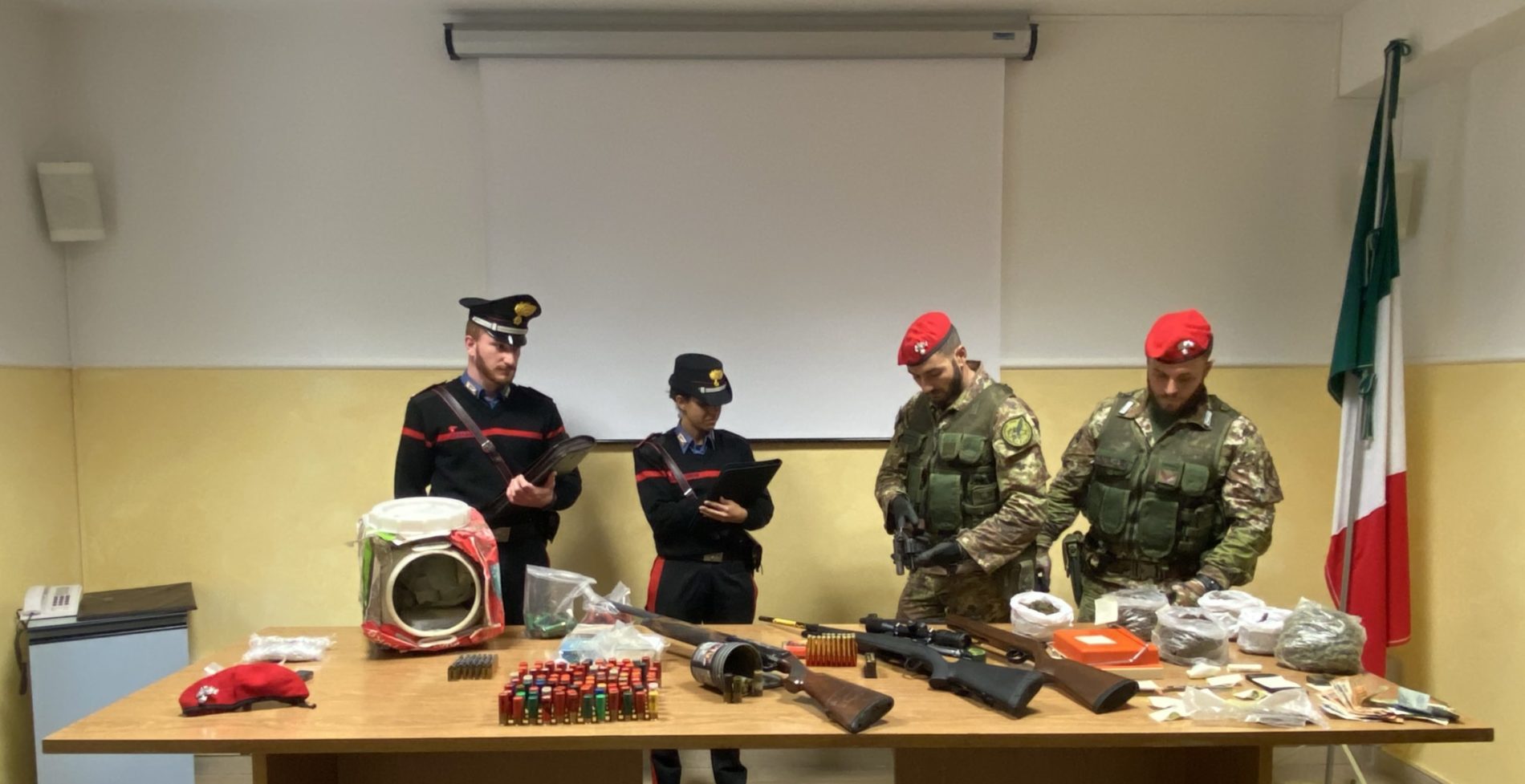 Villarosa e Leonforte (EN) Perquisizioni dei Carabinieri. tre arresti per armi e droga