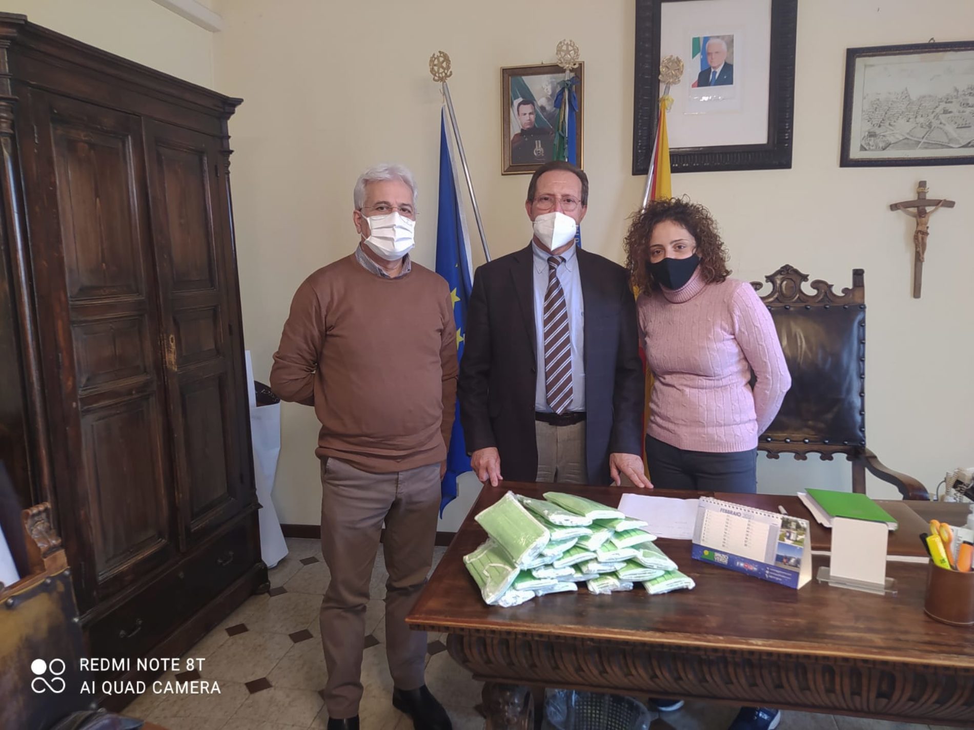 PIETRAPERZIA. Donate mascherine monouso ai dipendenti comunali da “Diventerà Bellissima” di Pietraperzia.