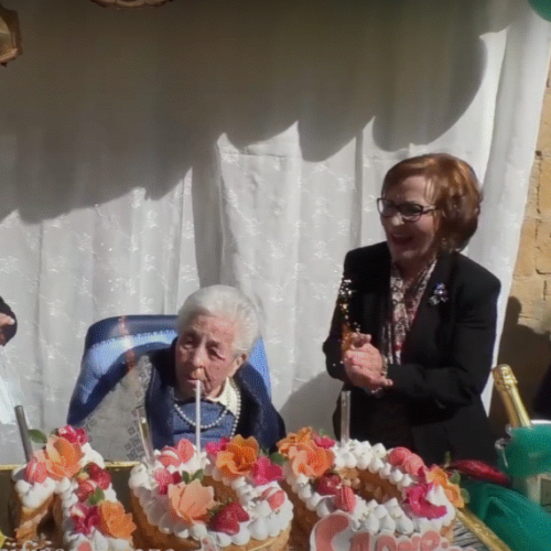 VIDEO. Barrafranca festeggia i 100 anni della signora Lanza Crocifissa