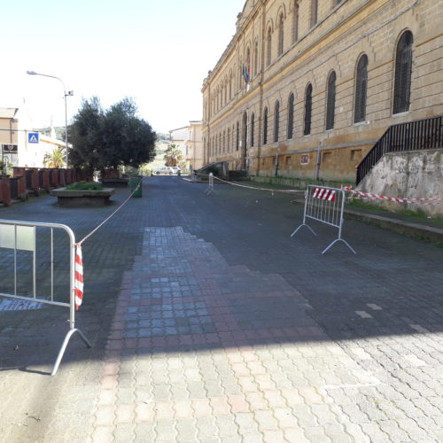 PIETRAPERZIA. Divieto di sosta nello spiazzate antistante il plesso “Vincenzo Guarnaccia”.