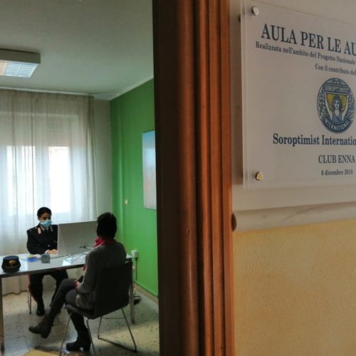 ENNA. Il Soroptimist collabora con i Carabinieri di Enna con il progetto “Una stanza tutta per sè…portatile”