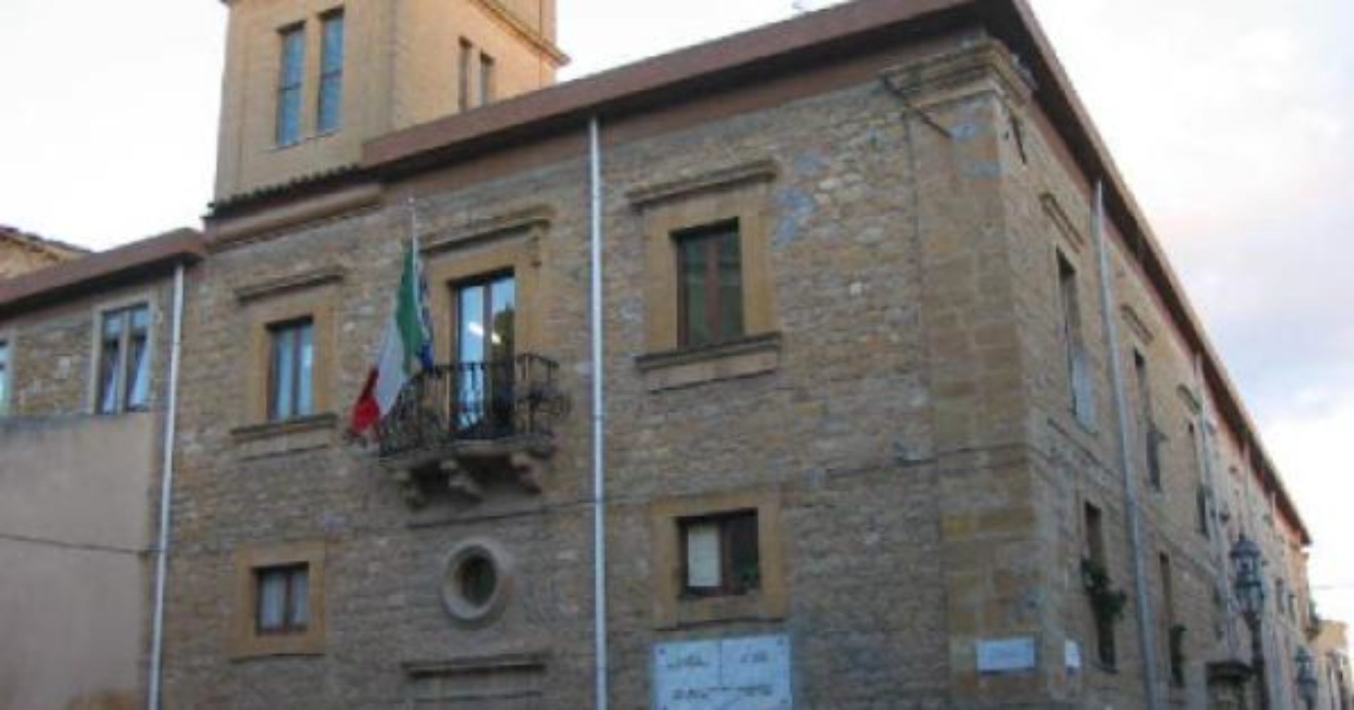 PIETRAPERZIA. Il sindaco Salvuccio Messina, in consiglio comunale, ha perduto la maggioranza.