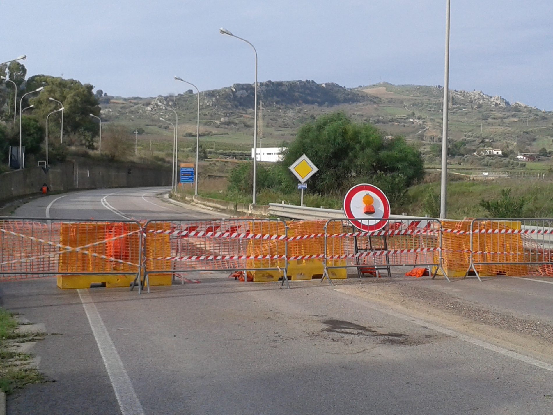 PIETRAPERZIA. Cominciano martedì 20 luglio i lavori di risanamento sulla statale 640 dir bretella Pietraperzia scorrimento veloce per Caltanissetta.
