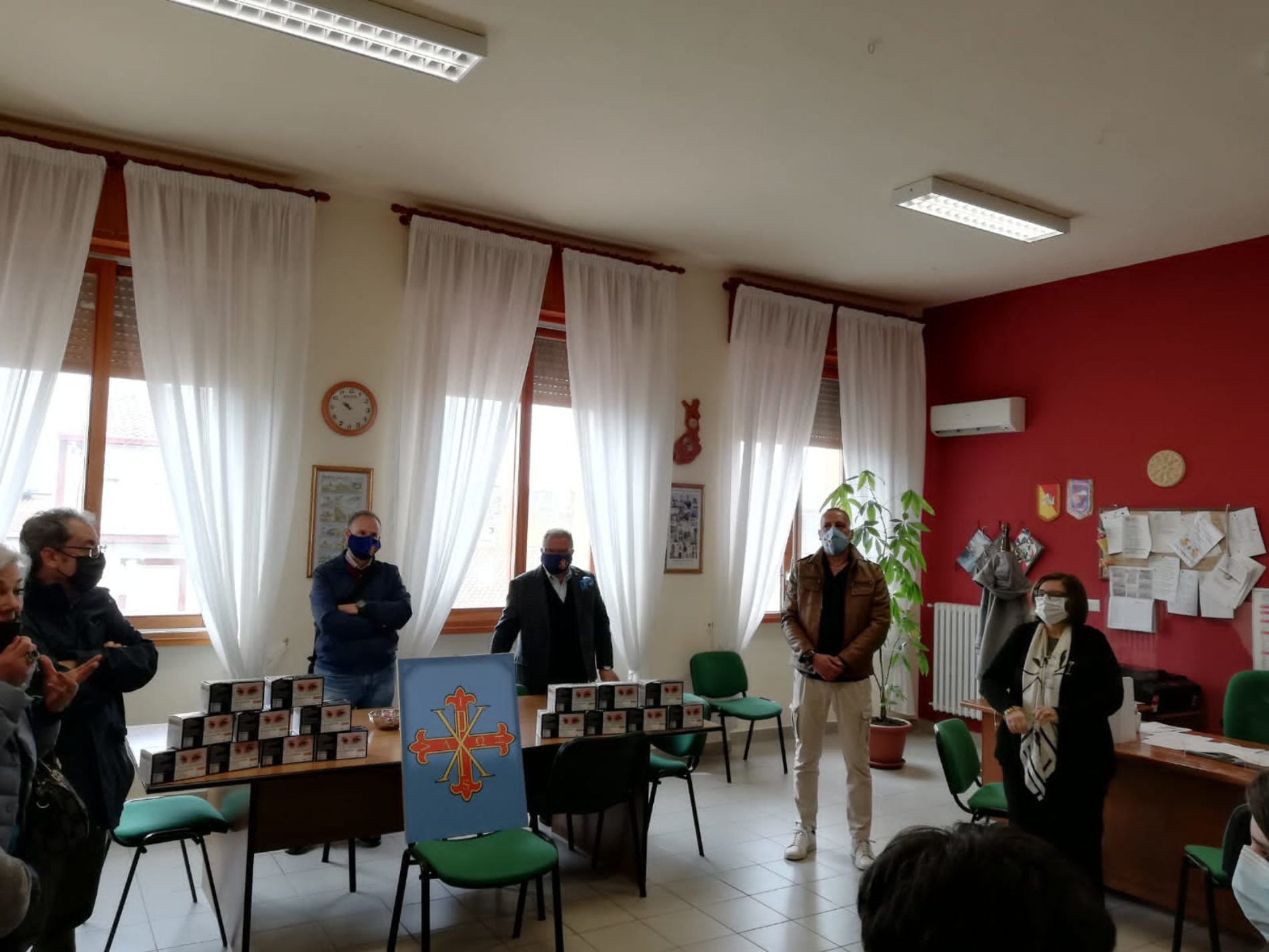 Barrafranca. Donazione alla scuola di circa un migliaio di mascherine chirurgiche .