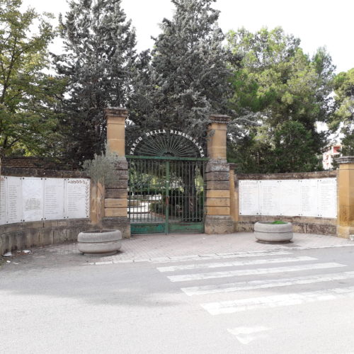 PIETRAPERZIA. Consegnati da parte del Comune all’impresa La Mattina di Pietraperzia i lavori di manutenzione e ristrutturazione della villa comunale “Parco della Rimembranza” di viale Marconi.
