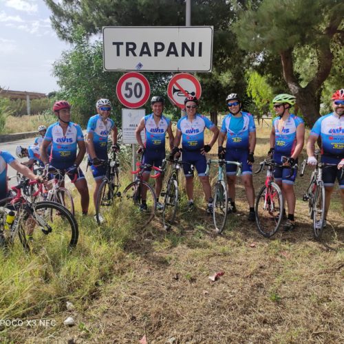 BARRAFRANCA – PIETRAPERZIA. 266 chilometri, da Barrafranca e Pietraperzia, fino a Trapani con le loro biciclette.