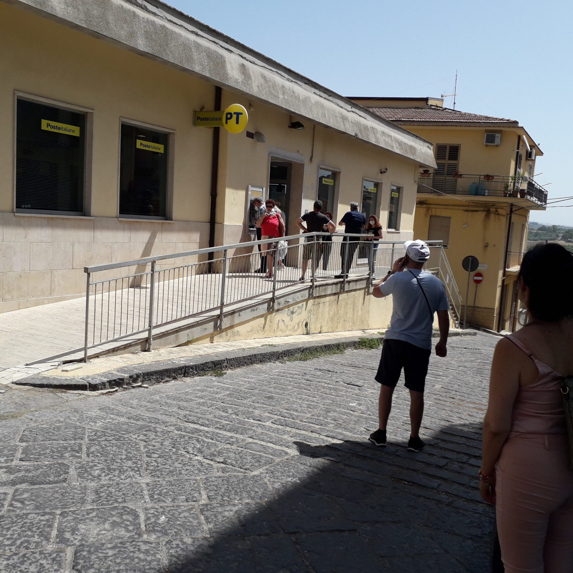 PIETRAPERZIA. Due soli sportellisti all’ufficio postale di via Tripoli.