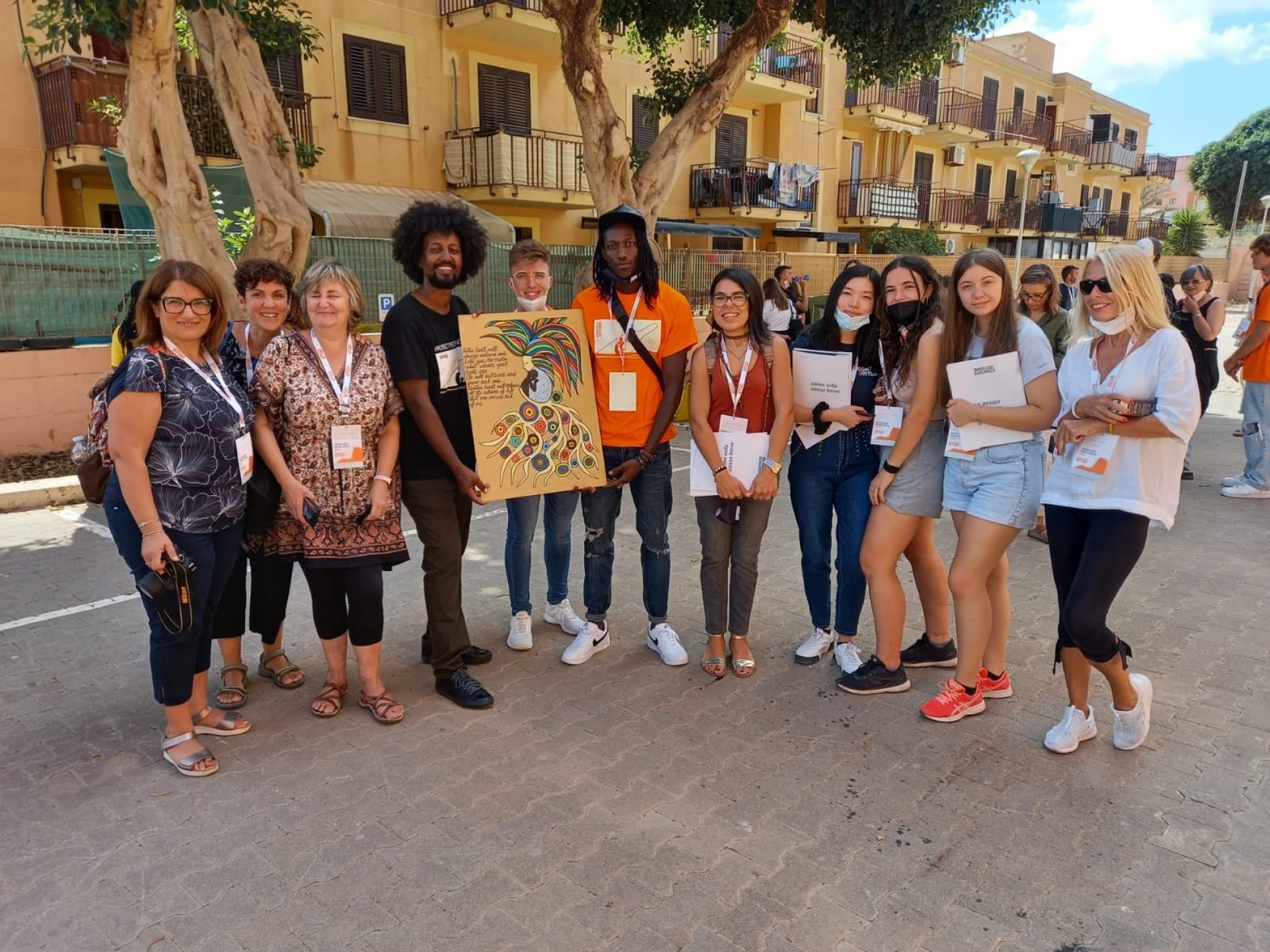 BARRAFRANCA. Gli studenti dell’ISISS Falcone di Barrafranca tra le centinaia di studenti intervenuti a Lampedusa in occasione della Giornata della Memoria e dell’Accoglienza 2021.