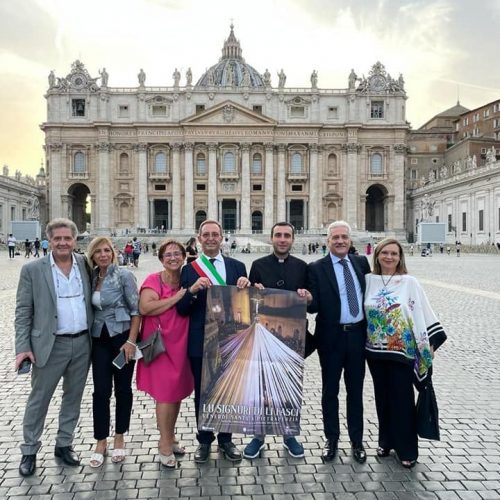 PIETRAPERZIA. Giubileo di Ringraziamento per il decennale della Fondazione dell’Associazione Nazionale delle Città del Santissimo Crocifisso. Delegazione di pietrini a Roma per la ricorrenza.