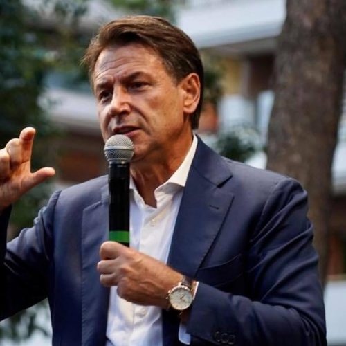 SAN CATALDO. Giuseppe Conte a San Cataldo chiude la campagna elettorale al fianco del candidato sindaco Gioacchino Comparato, venerdì 8 ottobre.